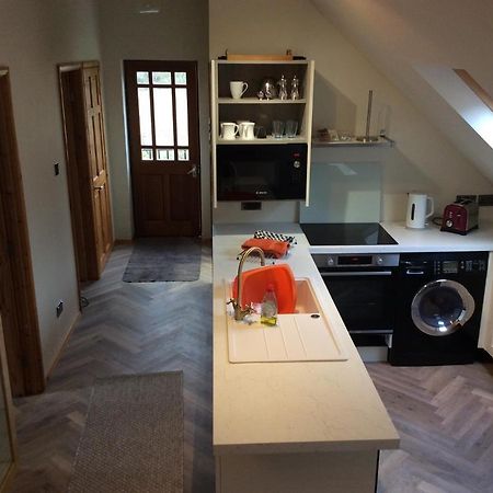 2 Bedroom Furnished Apartment In A Rural Position Stone  Exteriér fotografie