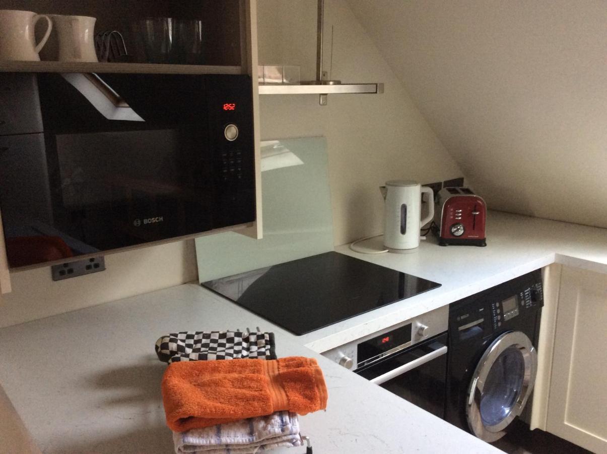 2 Bedroom Furnished Apartment In A Rural Position Stone  Exteriér fotografie