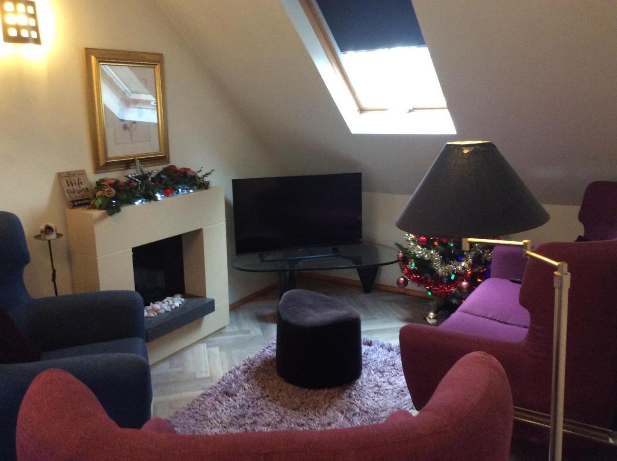 2 Bedroom Furnished Apartment In A Rural Position Stone  Exteriér fotografie