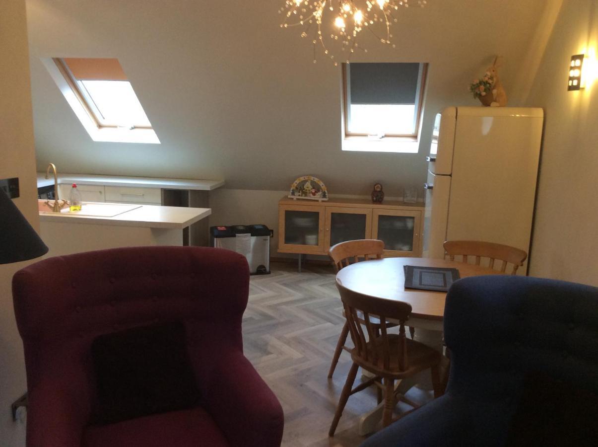 2 Bedroom Furnished Apartment In A Rural Position Stone  Exteriér fotografie